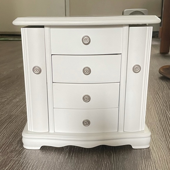 White and Pink Jewelry Box Jewelry Organizers